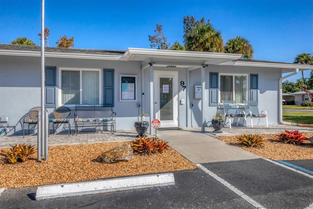 For Sale: $220,000 (2 beds, 2 baths, 1195 Square Feet)