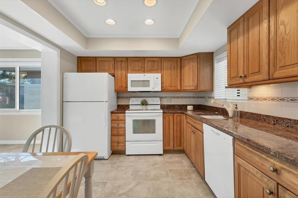 For Sale: $220,000 (2 beds, 2 baths, 1195 Square Feet)