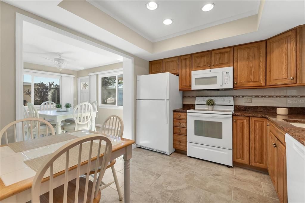 For Sale: $220,000 (2 beds, 2 baths, 1195 Square Feet)