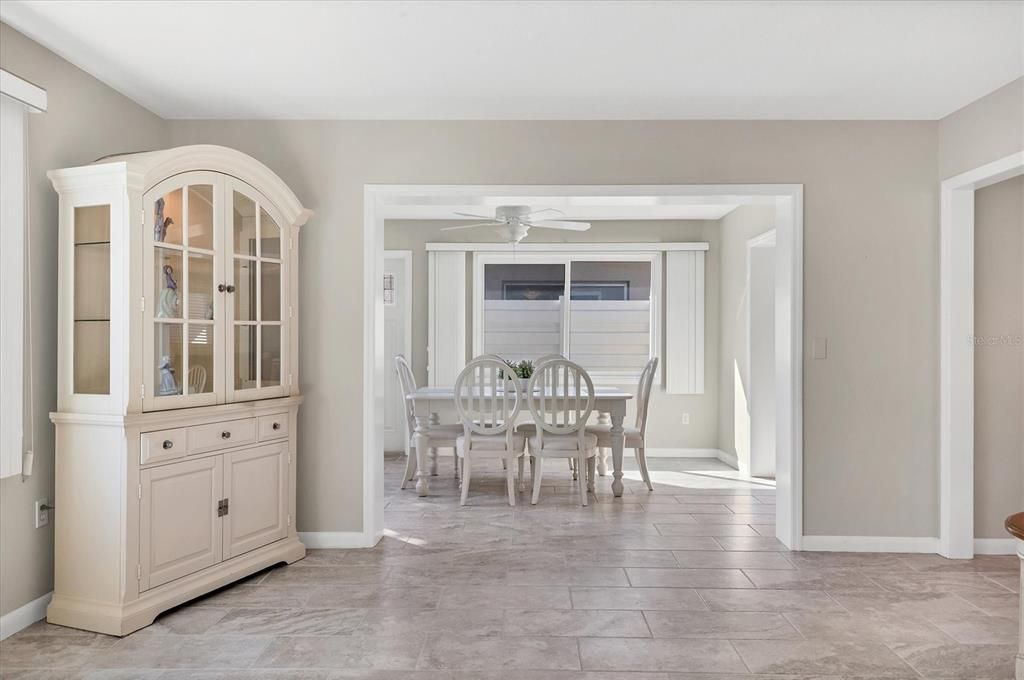 For Sale: $220,000 (2 beds, 2 baths, 1195 Square Feet)