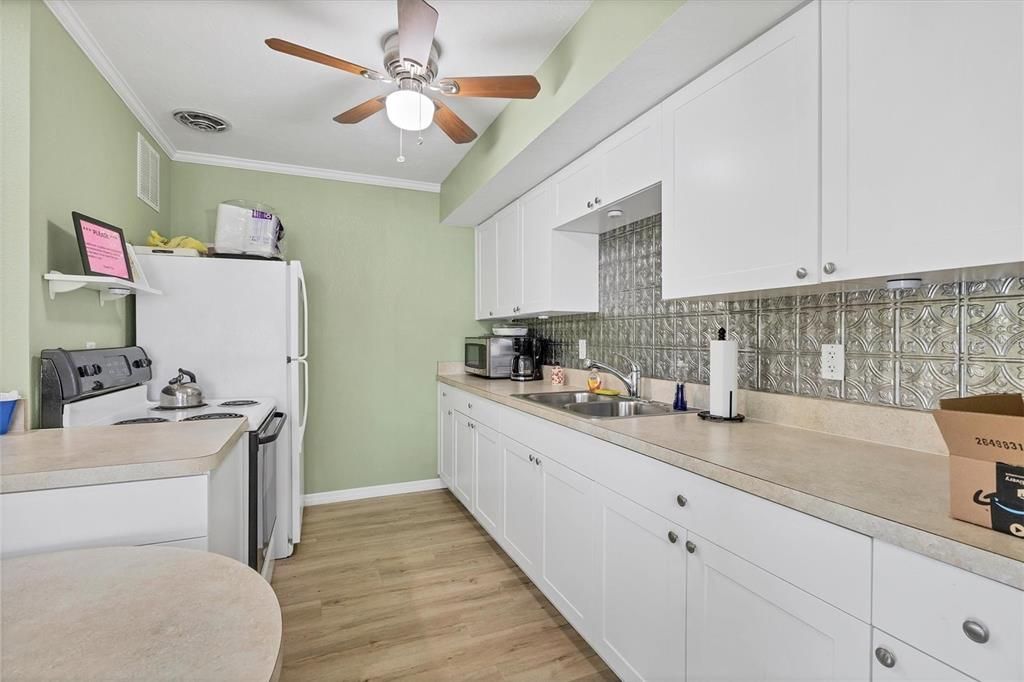 For Sale: $220,000 (2 beds, 2 baths, 1195 Square Feet)