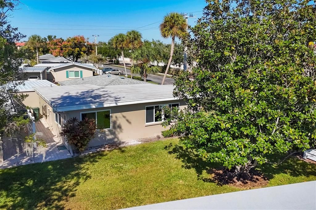 For Sale: $220,000 (2 beds, 2 baths, 1195 Square Feet)