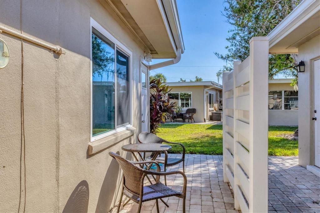 For Sale: $220,000 (2 beds, 2 baths, 1195 Square Feet)