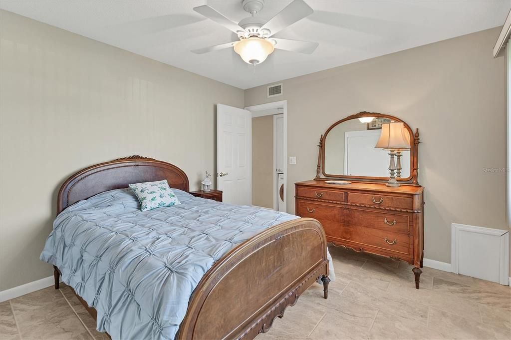 For Sale: $220,000 (2 beds, 2 baths, 1195 Square Feet)