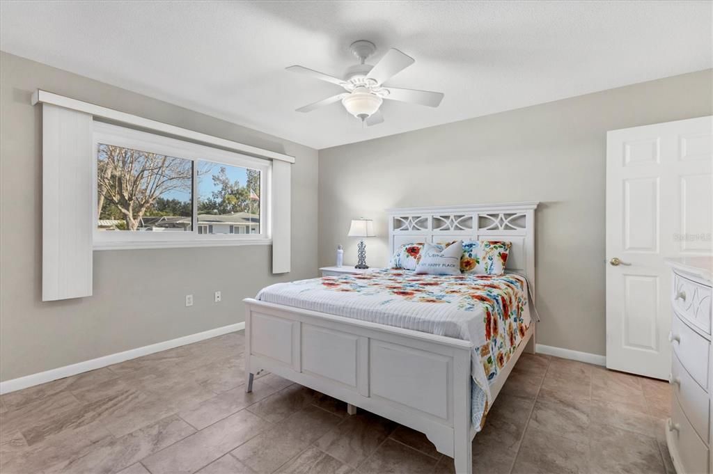 For Sale: $220,000 (2 beds, 2 baths, 1195 Square Feet)