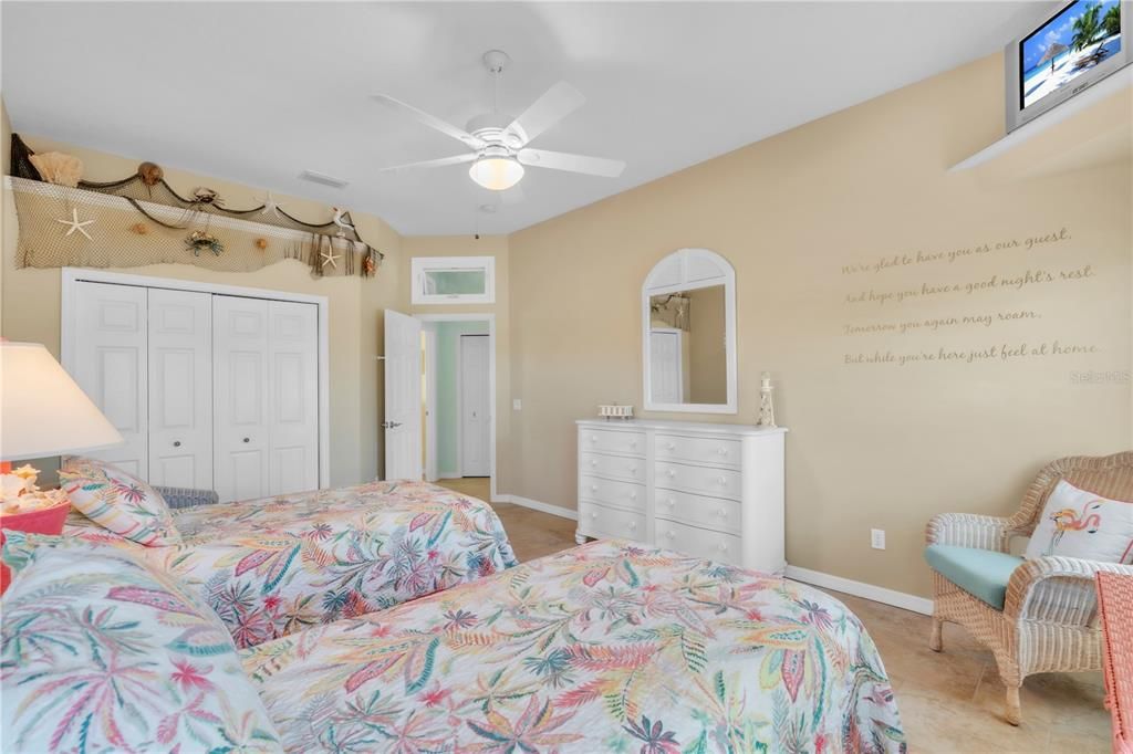 合同活跃: $1,695,000 (3 贝兹, 2 浴室, 2132 平方英尺)