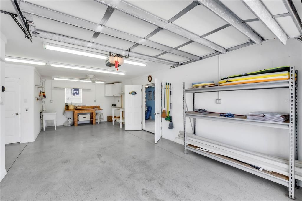 合同活跃: $1,695,000 (3 贝兹, 2 浴室, 2132 平方英尺)