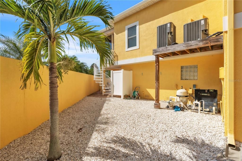 合同活跃: $1,695,000 (3 贝兹, 2 浴室, 2132 平方英尺)