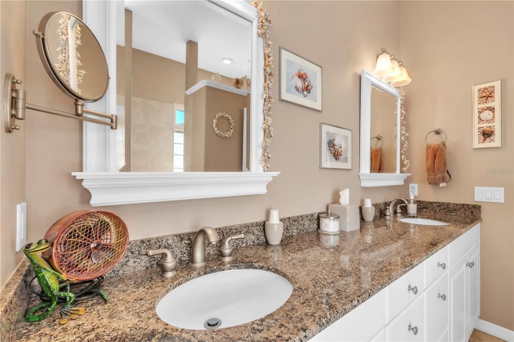 合同活跃: $1,695,000 (3 贝兹, 2 浴室, 2132 平方英尺)