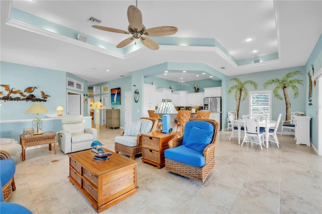 合同活跃: $1,695,000 (3 贝兹, 2 浴室, 2132 平方英尺)