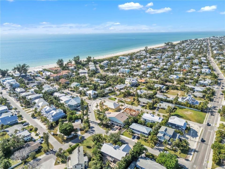 合同活跃: $1,695,000 (3 贝兹, 2 浴室, 2132 平方英尺)