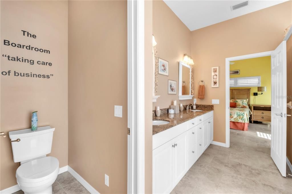 合同活跃: $1,695,000 (3 贝兹, 2 浴室, 2132 平方英尺)