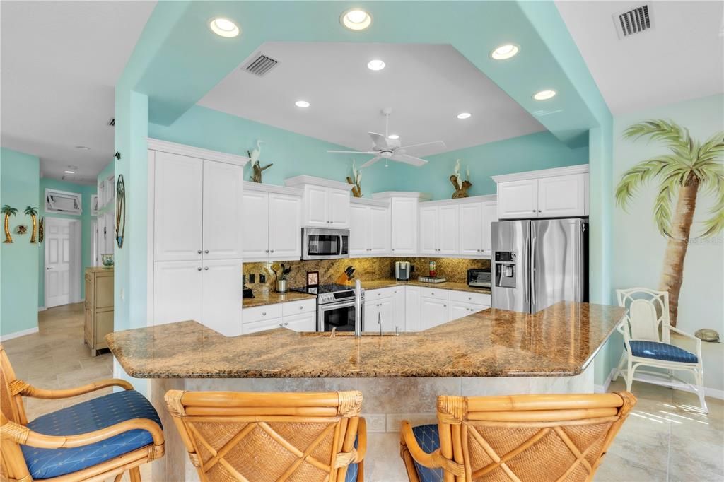 合同活跃: $1,695,000 (3 贝兹, 2 浴室, 2132 平方英尺)