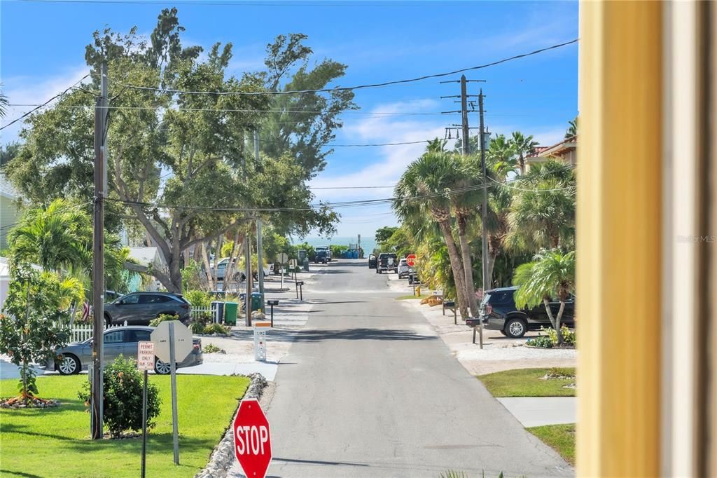 合同活跃: $1,695,000 (3 贝兹, 2 浴室, 2132 平方英尺)