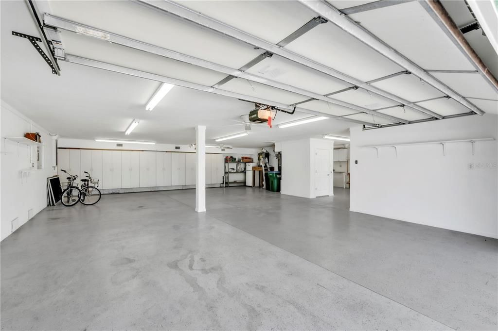 合同活跃: $1,695,000 (3 贝兹, 2 浴室, 2132 平方英尺)