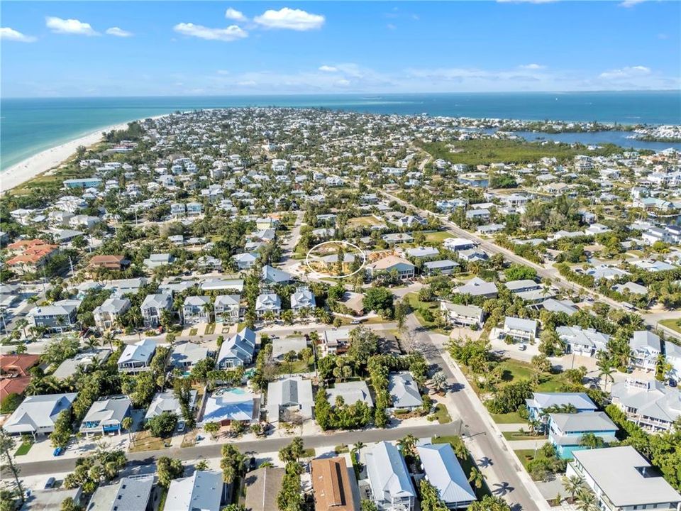 合同活跃: $1,695,000 (3 贝兹, 2 浴室, 2132 平方英尺)