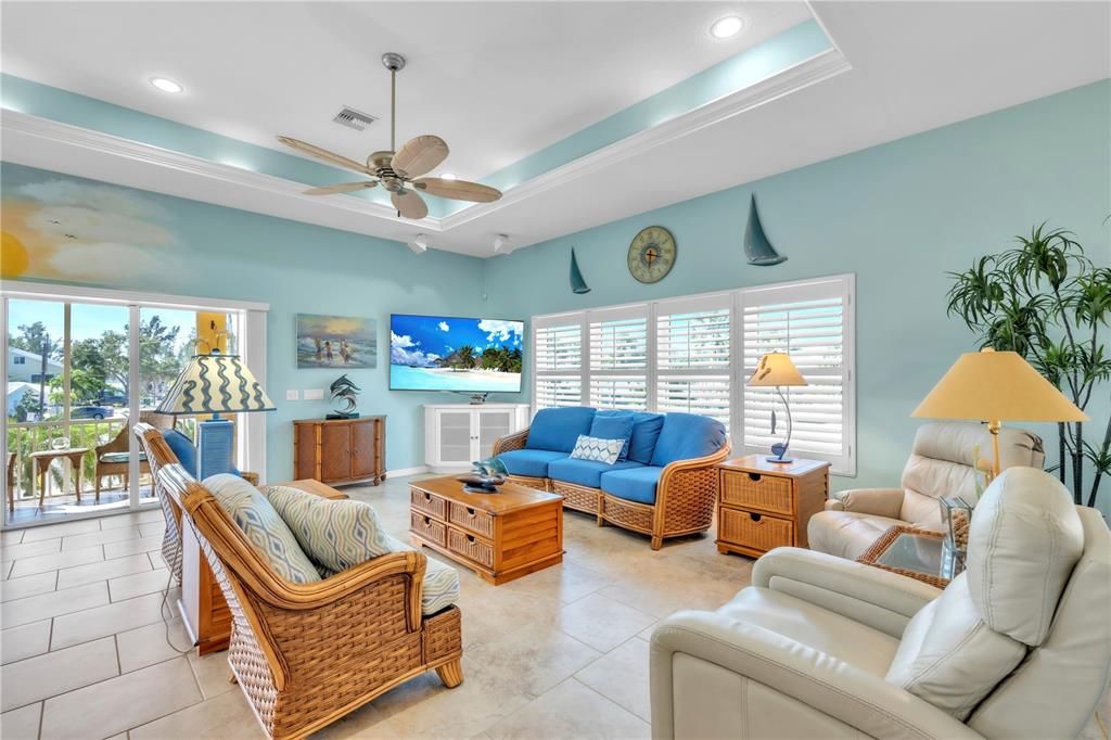 合同活跃: $1,695,000 (3 贝兹, 2 浴室, 2132 平方英尺)