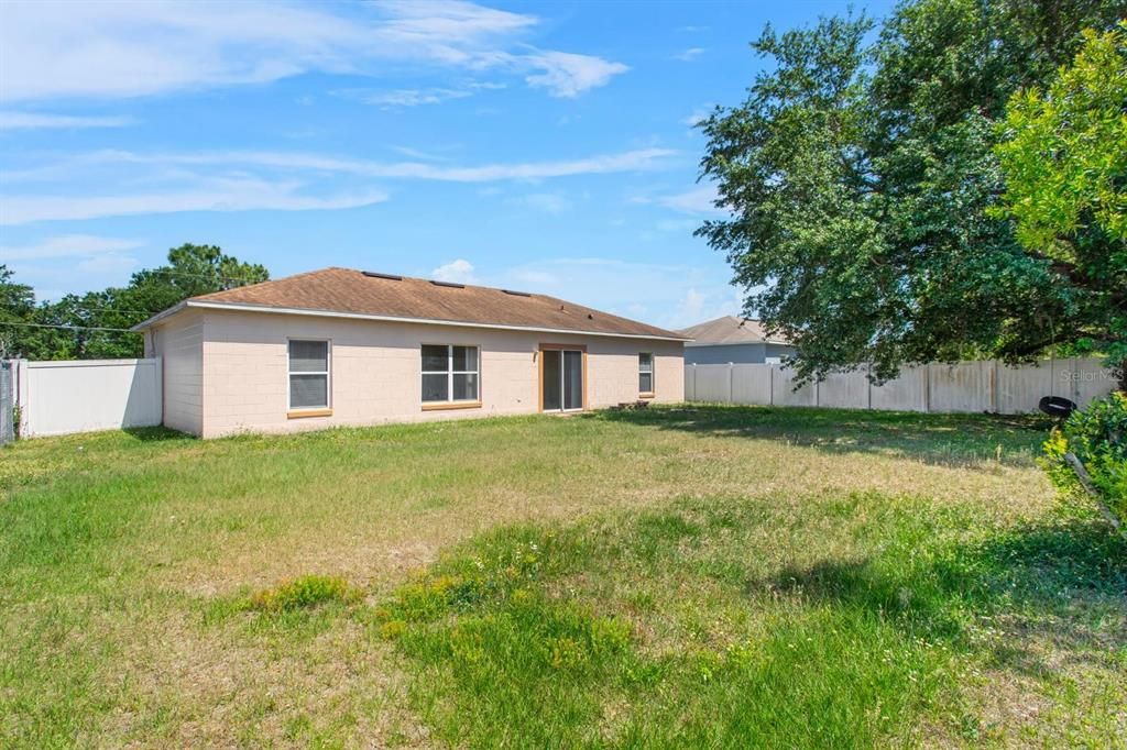 For Rent: $1,800 (3 beds, 2 baths, 1465 Square Feet)