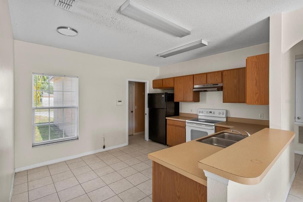 For Rent: $1,800 (3 beds, 2 baths, 1465 Square Feet)