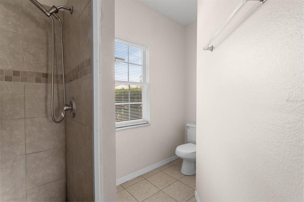 For Rent: $1,800 (3 beds, 2 baths, 1465 Square Feet)