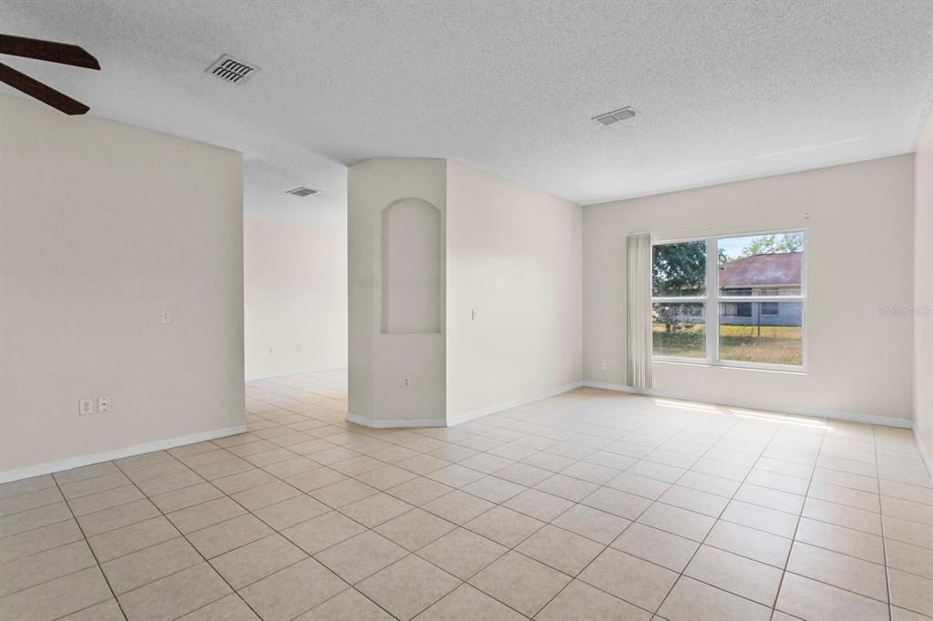 For Rent: $1,800 (3 beds, 2 baths, 1465 Square Feet)