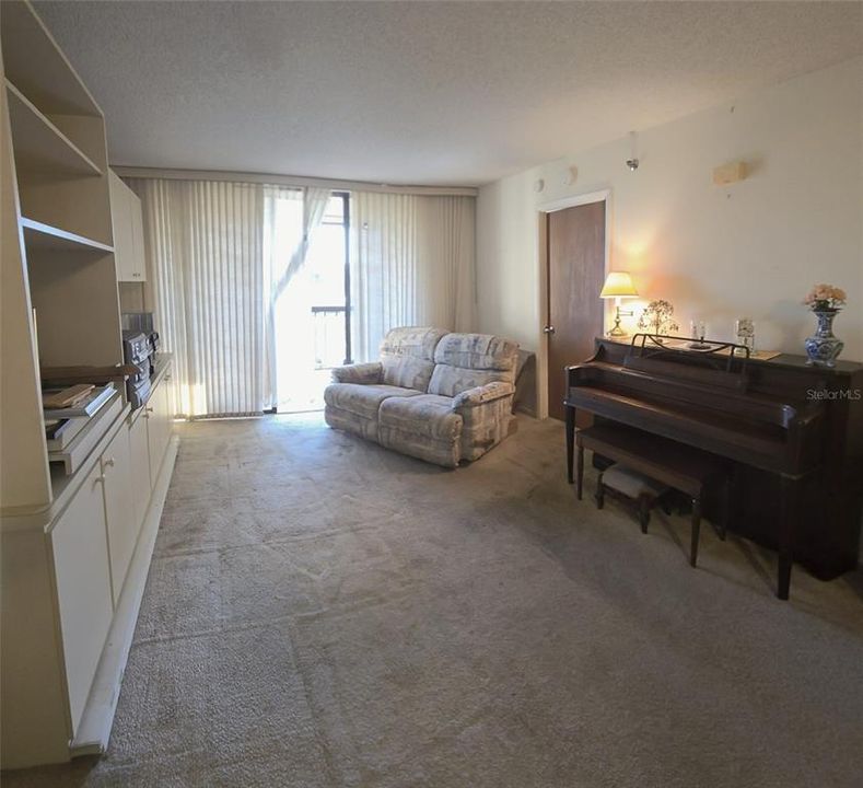 На продажу: $125,000 (2 спален, 2 ванн, 783 Квадратных фут)