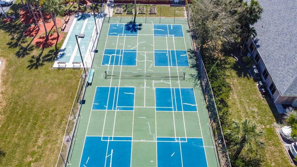 На продажу: $125,000 (2 спален, 2 ванн, 783 Квадратных фут)