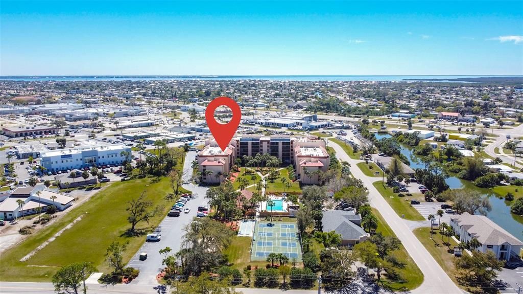 На продажу: $125,000 (2 спален, 2 ванн, 783 Квадратных фут)