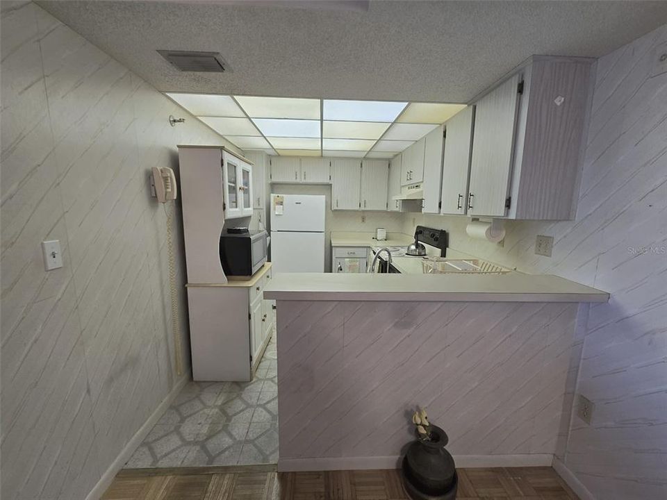 На продажу: $125,000 (2 спален, 2 ванн, 783 Квадратных фут)