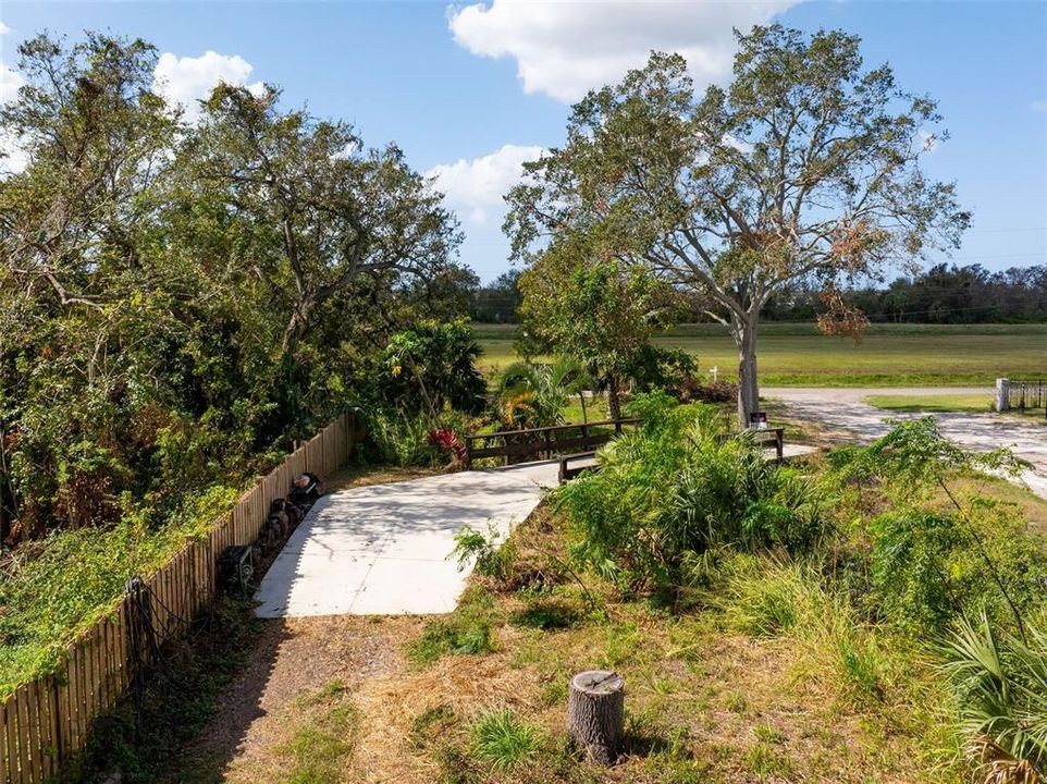 待售: $425,000 (0.63 acres)