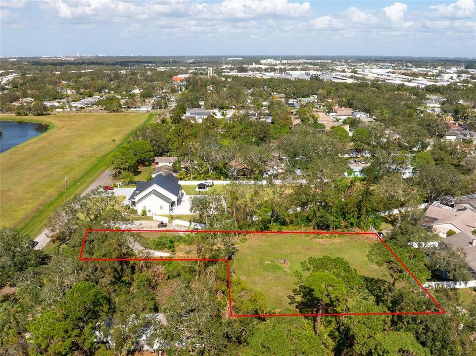 待售: $425,000 (0.63 acres)