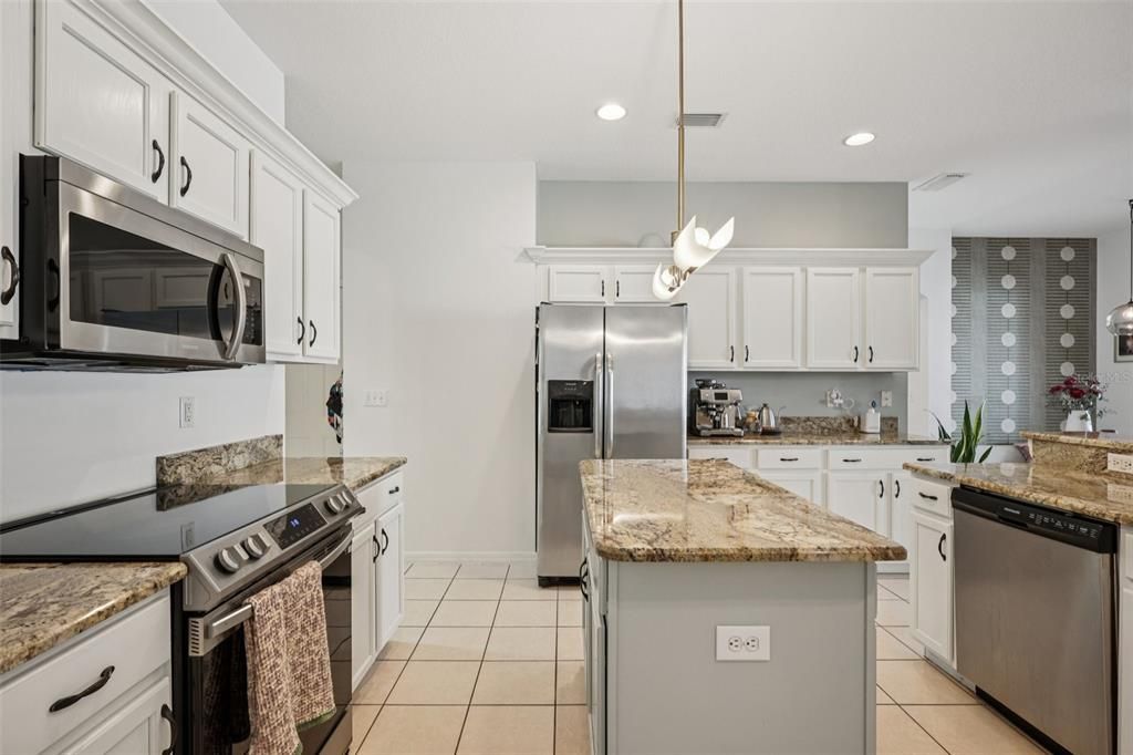 待售: $545,000 (5 贝兹, 3 浴室, 2325 平方英尺)