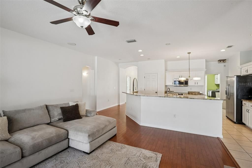 待售: $545,000 (5 贝兹, 3 浴室, 2325 平方英尺)