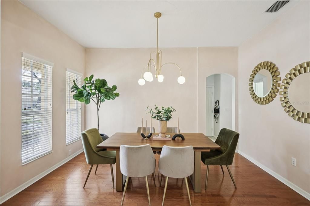 待售: $545,000 (5 贝兹, 3 浴室, 2325 平方英尺)