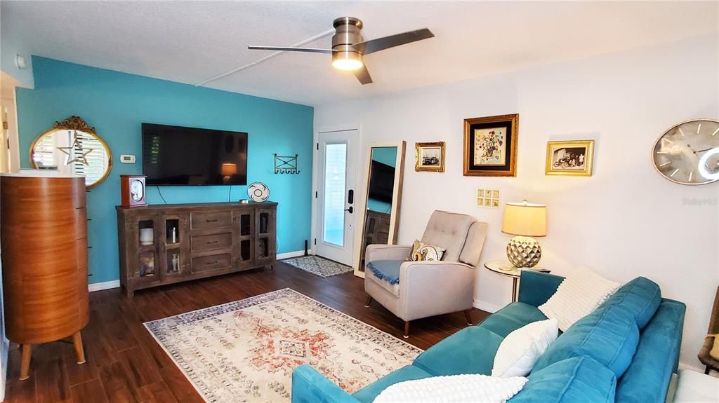 En Venta: $239,000 (1 camas, 1 baños, 700 Pies cuadrados)