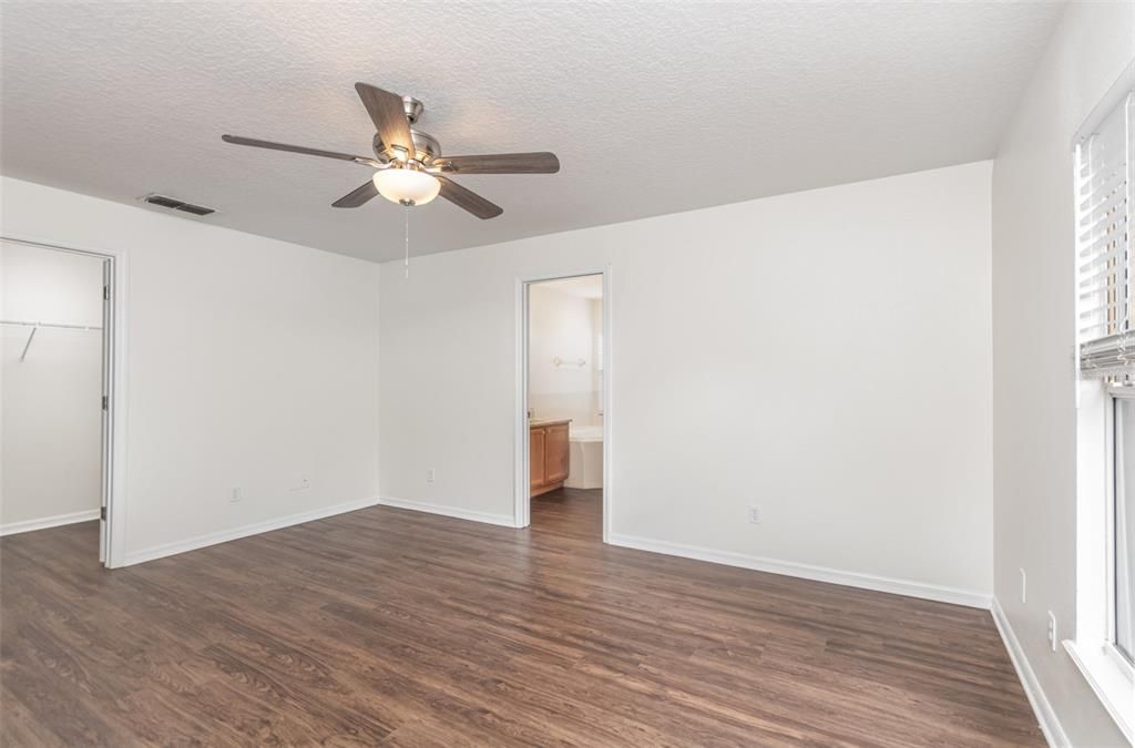 For Sale: $304,900 (3 beds, 2 baths, 1942 Square Feet)
