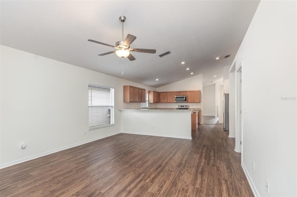 For Sale: $304,900 (3 beds, 2 baths, 1942 Square Feet)