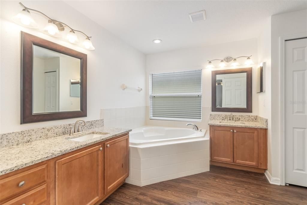 For Sale: $304,900 (3 beds, 2 baths, 1942 Square Feet)