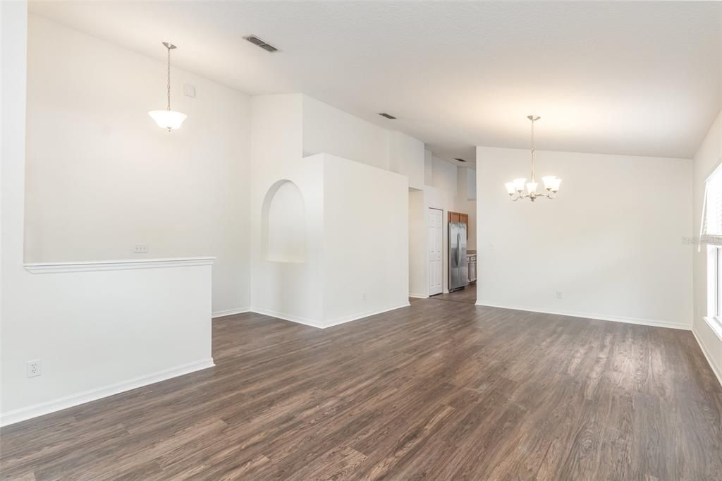 For Sale: $304,900 (3 beds, 2 baths, 1942 Square Feet)