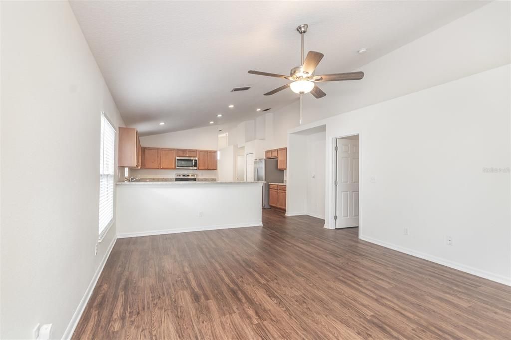 For Sale: $304,900 (3 beds, 2 baths, 1942 Square Feet)