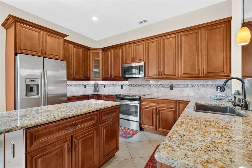 For Sale: $799,000 (3 beds, 3 baths, 2305 Square Feet)