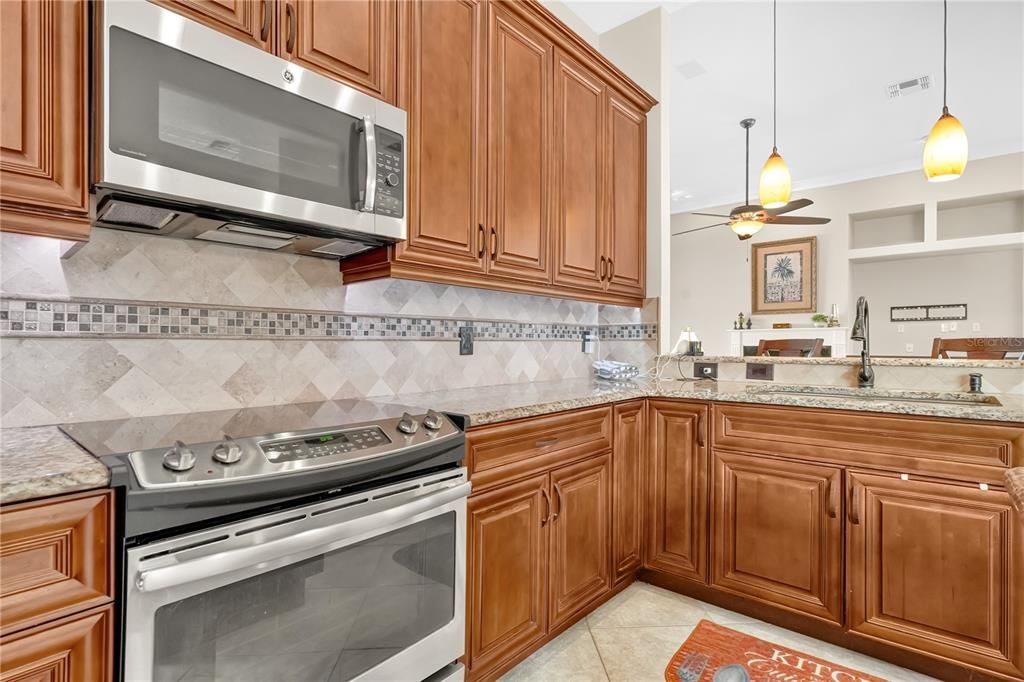 For Sale: $799,000 (3 beds, 3 baths, 2305 Square Feet)