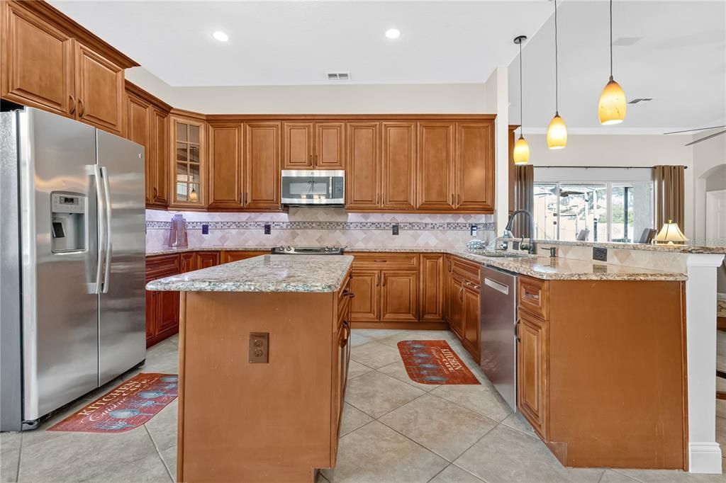 For Sale: $799,000 (3 beds, 3 baths, 2305 Square Feet)