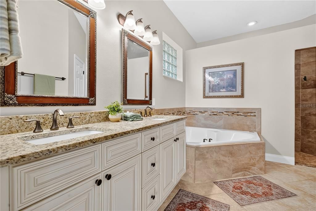 For Sale: $799,000 (3 beds, 3 baths, 2305 Square Feet)