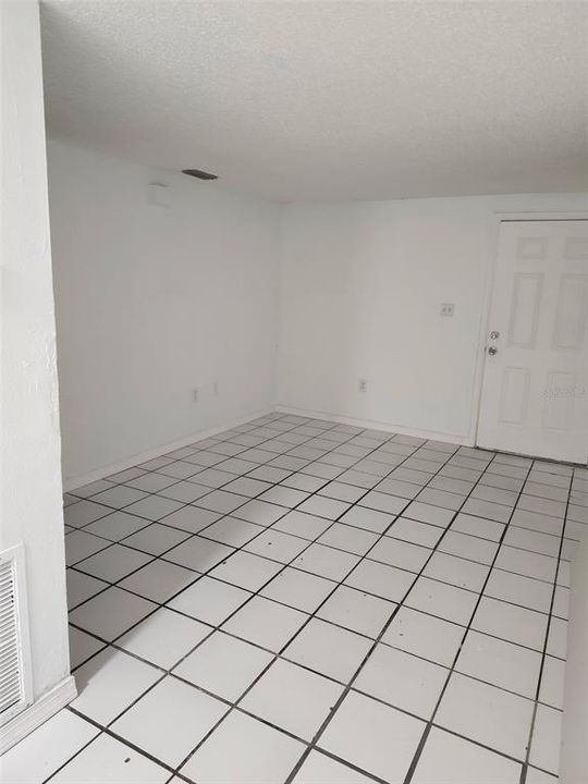 For Rent: $1,400 (2 beds, 1 baths, 750 Square Feet)