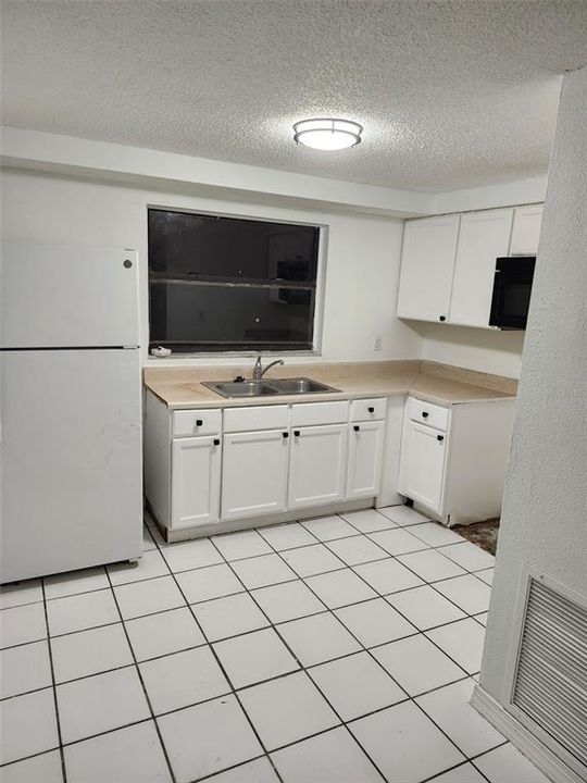For Rent: $1,400 (2 beds, 1 baths, 750 Square Feet)