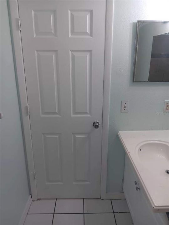 For Rent: $1,400 (2 beds, 1 baths, 750 Square Feet)