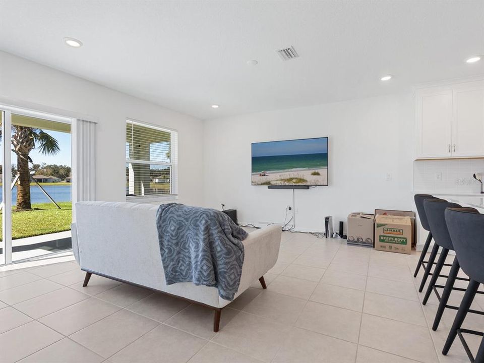 На продажу: $419,000 (4 спален, 3 ванн, 1734 Квадратных фут)