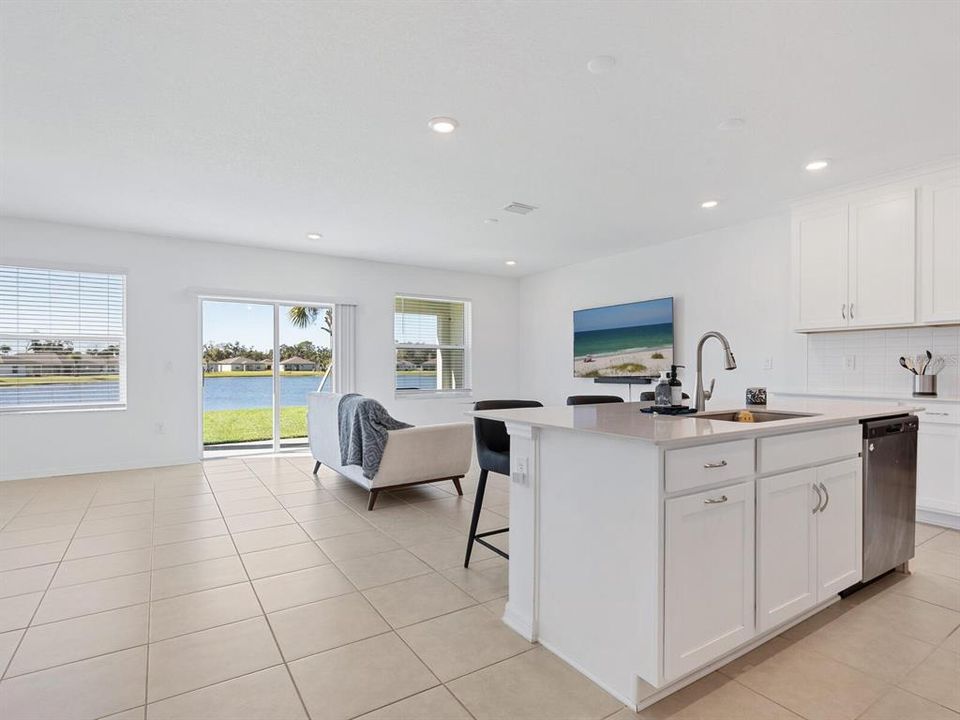 На продажу: $419,000 (4 спален, 3 ванн, 1734 Квадратных фут)