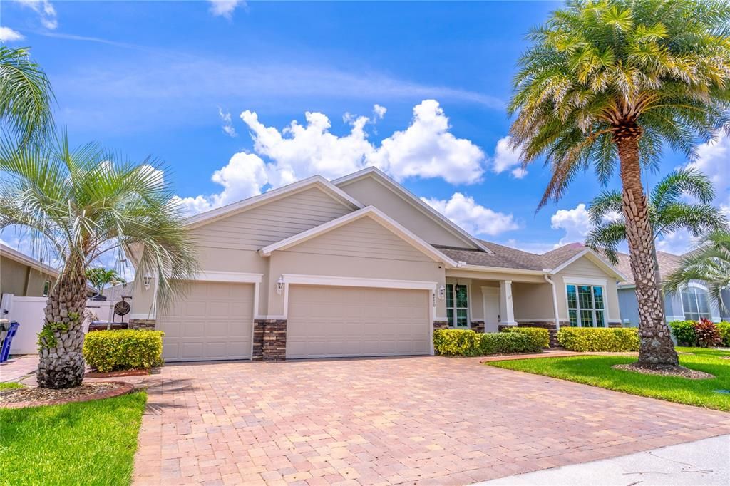 Active With Contract: $550,000 (4 beds, 3 baths, 3087 Square Feet)